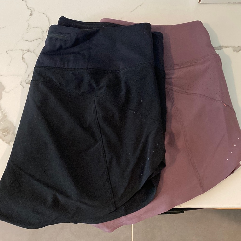Athleta run with it 3.5” short